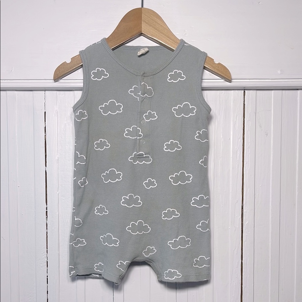 QUINCY MAE Organic Cotton Neutral Ribbed Cloud Print Romper